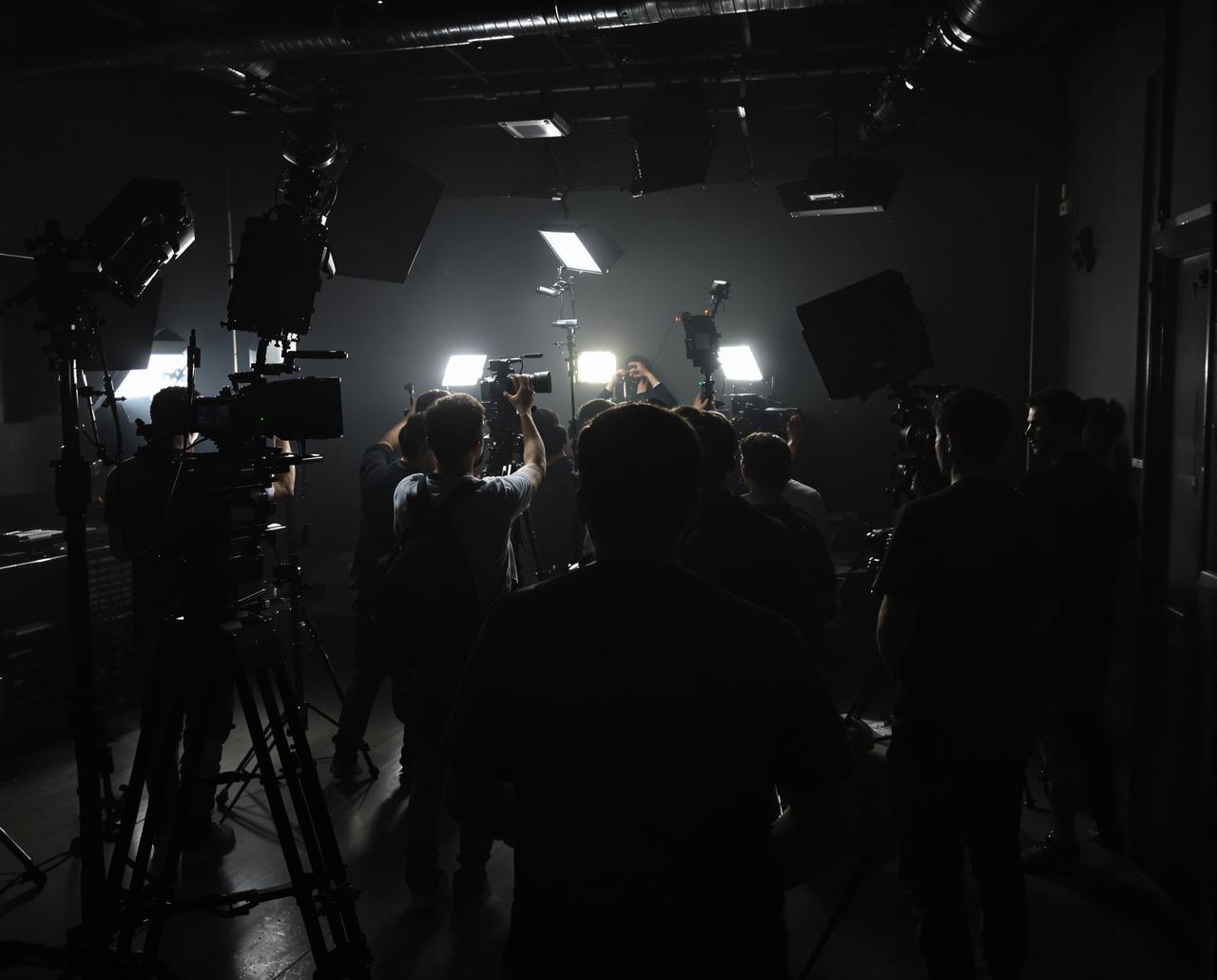 海角视频制作团队